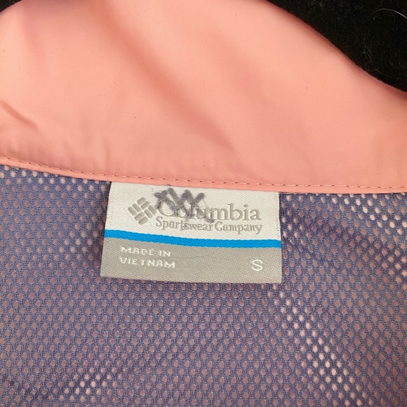 Columbia pink hooded rain jacket. - Picture 3 of 3